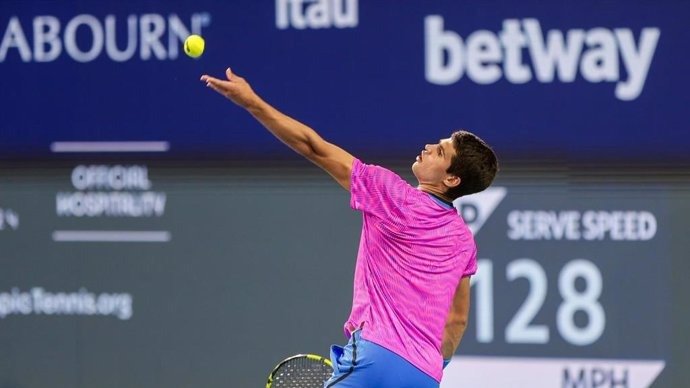 Carlos Alcaraz en su partido ante Lorenzo Musetti en el Miami Open (foto: EP)