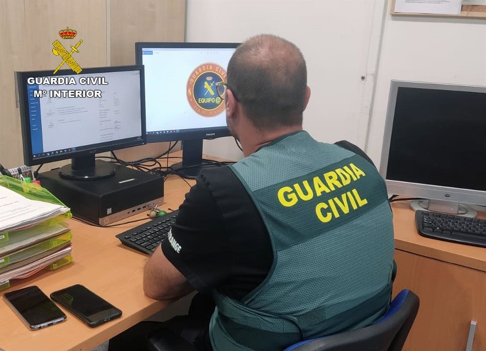 Agente del Equipo Arroba de la Compañía de Murcia | FOTO: GUARDIA CIVIL