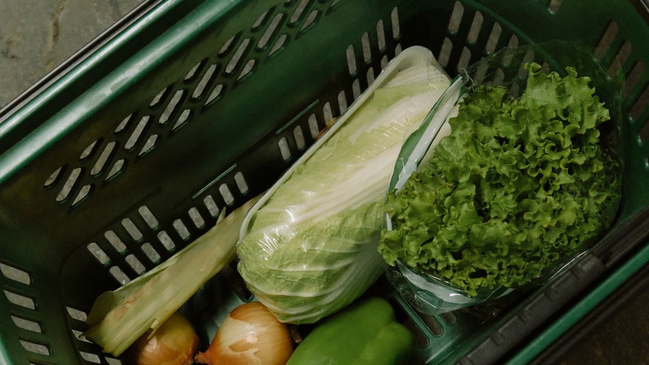 Una cesta de la compra en un supermercado de la Región de Murcia