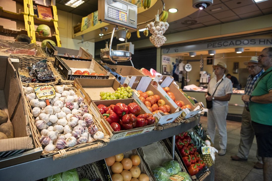 Un puesto de frutas y verduras de un mercado de abastos. FOTO: EUROPA PRESS