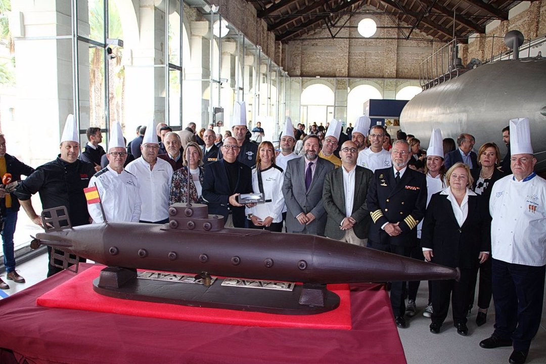 Replica de chocolate del submarino Peral (foto: ayuntamiento de Cartagena)