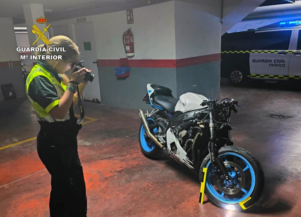 Motocicleta accidentada (foto: Guardia Civil)