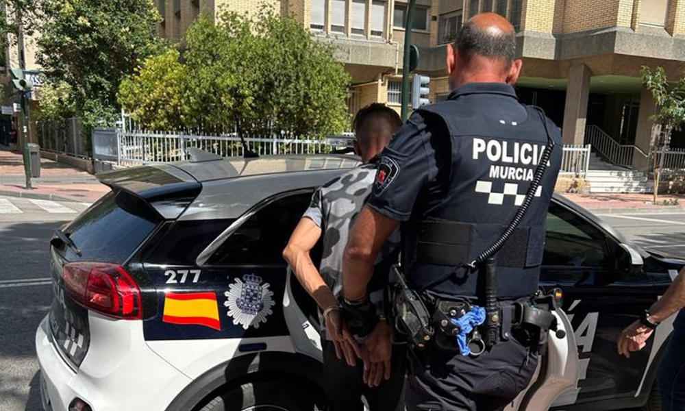 Detención del 'gorrilla' | Foto: Policía Local de Murcia