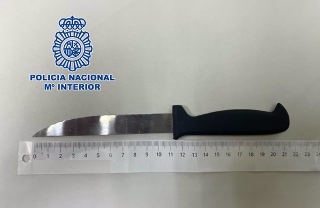 Cuchillo intervenido al presunto ladrón - POLICÍA NACIONAL
