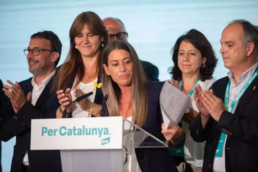 El vicepresidente y portavoz de Junts, Josep Rius, la presidenta de Junts, Laura Borràs, la candidata número 1 de Junts por Barcelona al Congreso de los Diputados, Míriam Nogueras (foto: Europa Press)