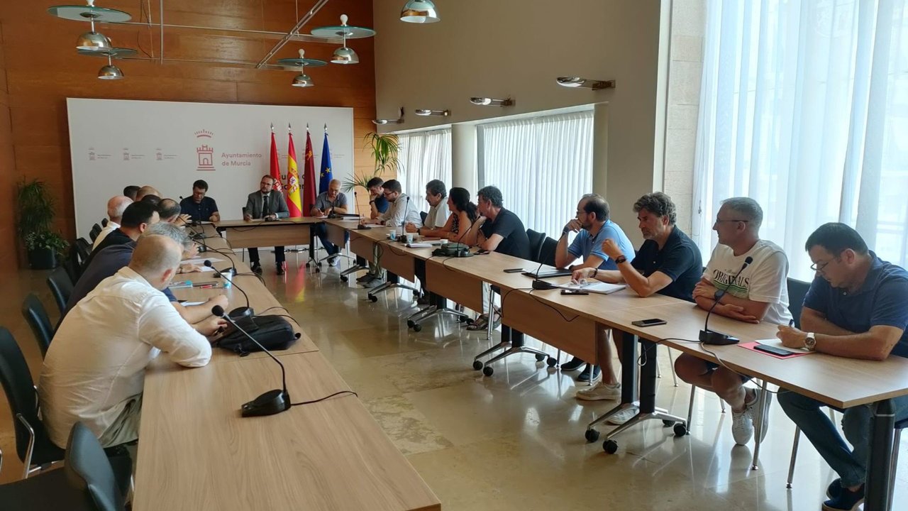 José Guillén preside la primera reunión de la Mesa de Negociación del Ayuntamiento