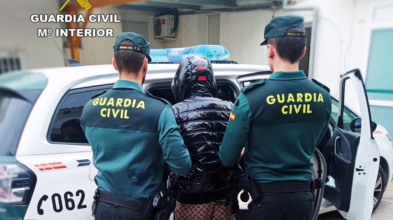 Foto de archivo de una detención de la Guardia Civil en la Región de Murcia (foto: Guardia Civil)