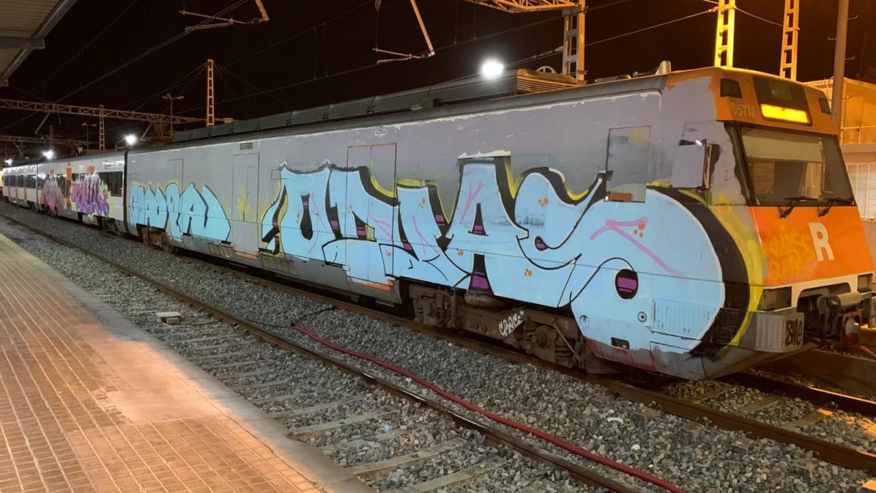 El vandalismo grafitero en trenes de Renfe en la Región genera un coste a la ciudadanía de más de 314.00 euros en 2023