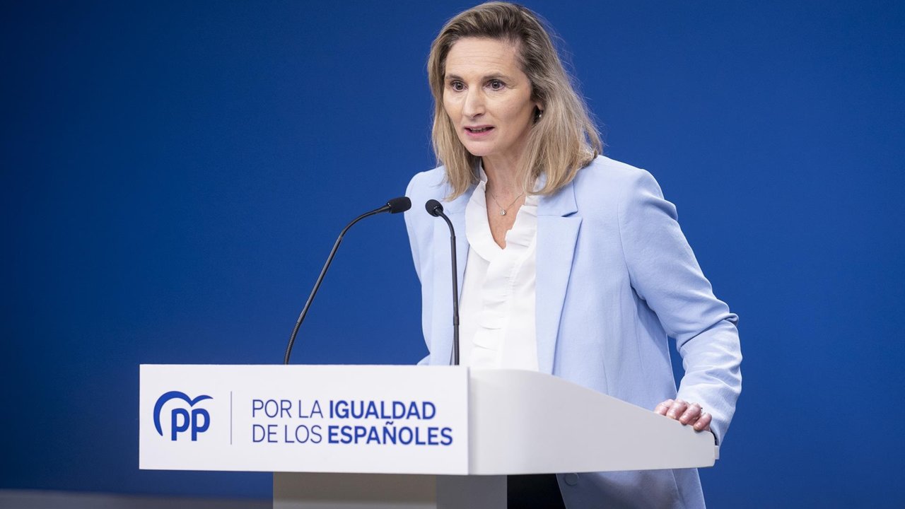 La vicesecretaria de Desarrollo Sostenible del PP, Paloma Martín, durante una rueda de prensa, en la sede del Partido Popular
