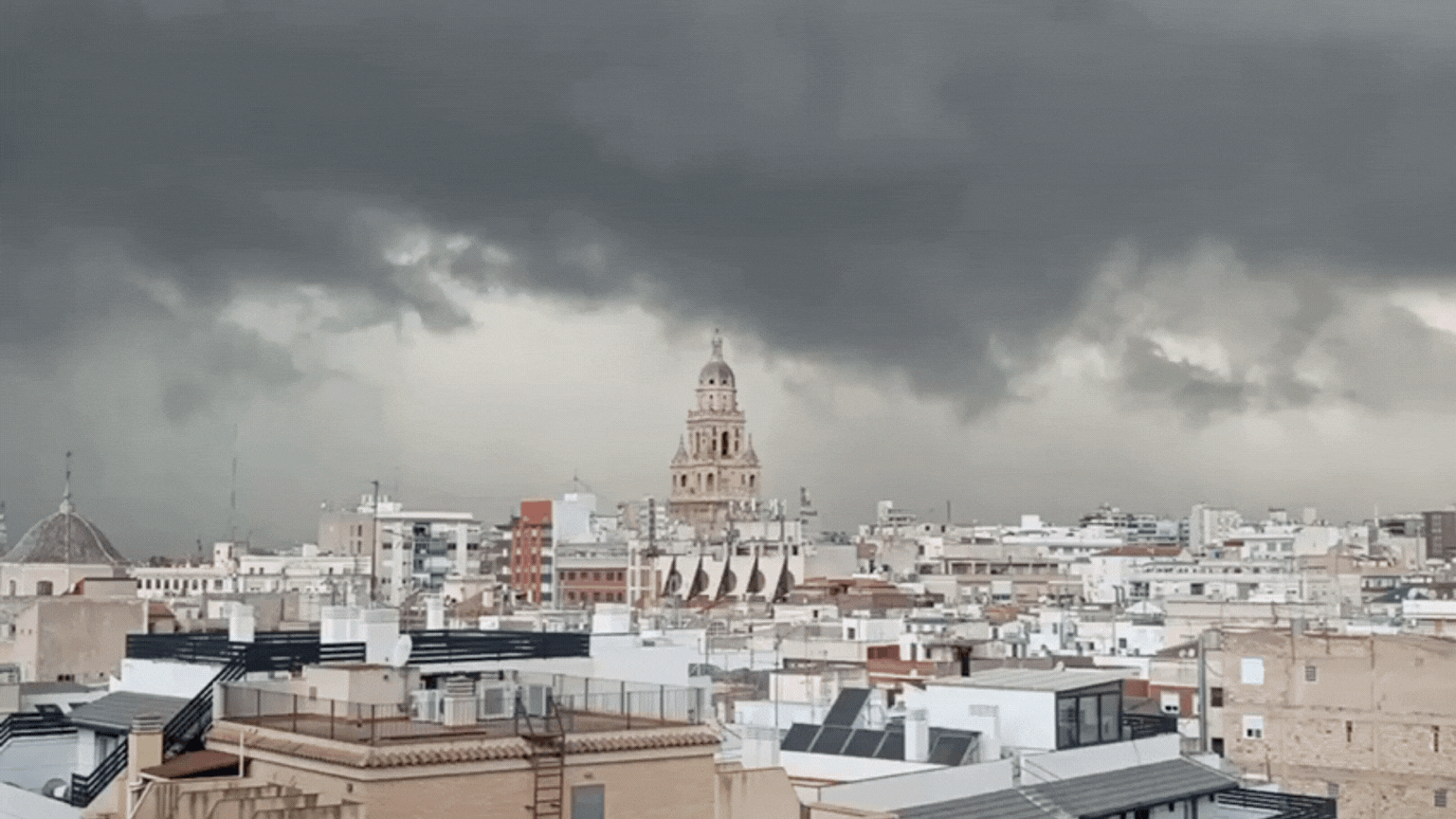 Nubes sobre la Catedral de Murcia