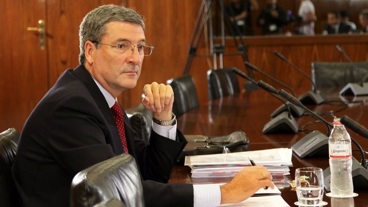 El exdirector general de IDEA Miguel Ángel Serrano en la comisión del caso ERE en Andalucía (foto: Ep)