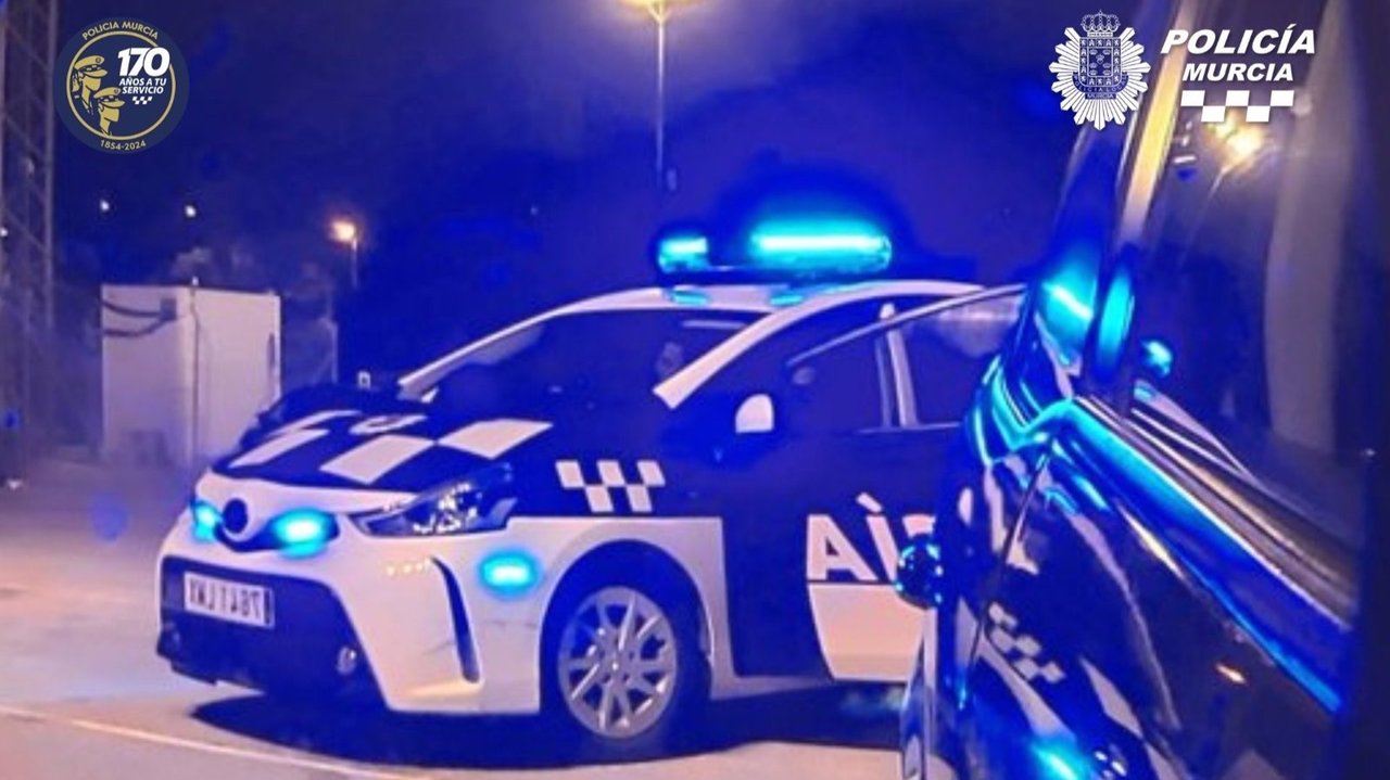 Imagen de un coche patrulla de la Policía Local de Murcia