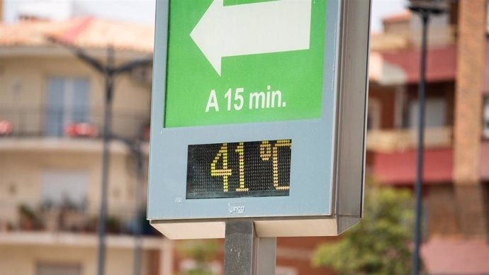 Foto de archivo de un termómetro que marca 41ºC (foto: EP)