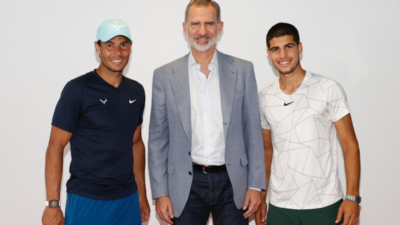 Imagen de archivo del rey Felipe VI con Rafa Nadal y Carlos Alcaraz