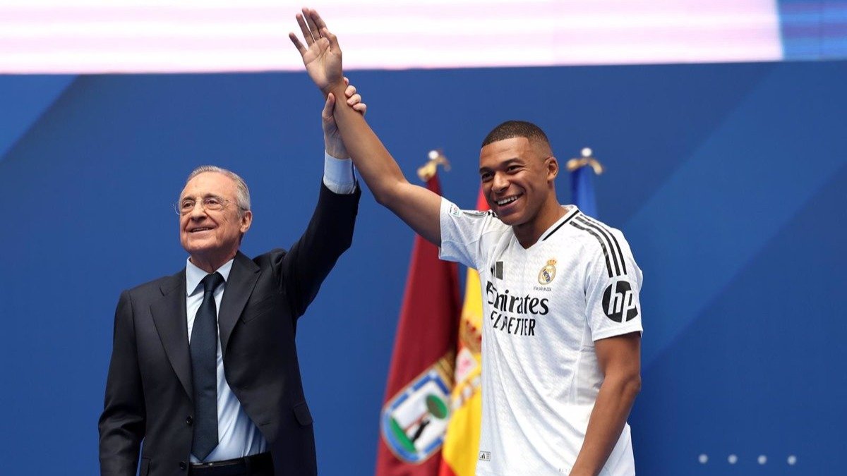 El presidente del Real Madrid, Florentino Pérez, en la presentación del delantero francés Kylian Mbappé como nuevo jugador del conjunto blanco (foto: La 7)