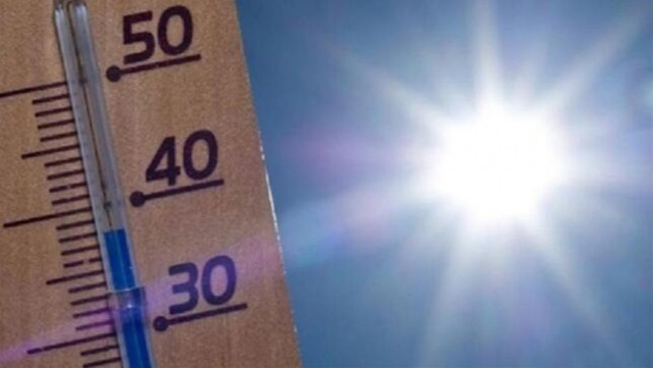 Un termómetro marca casi 40 grados en un día de calor (foto: EP)