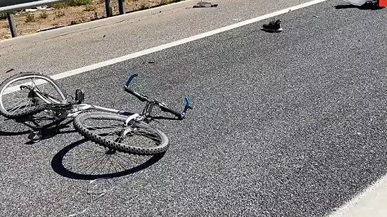 Imagen de archivo de una bicicleta caída en carretera (foto: Agencias)