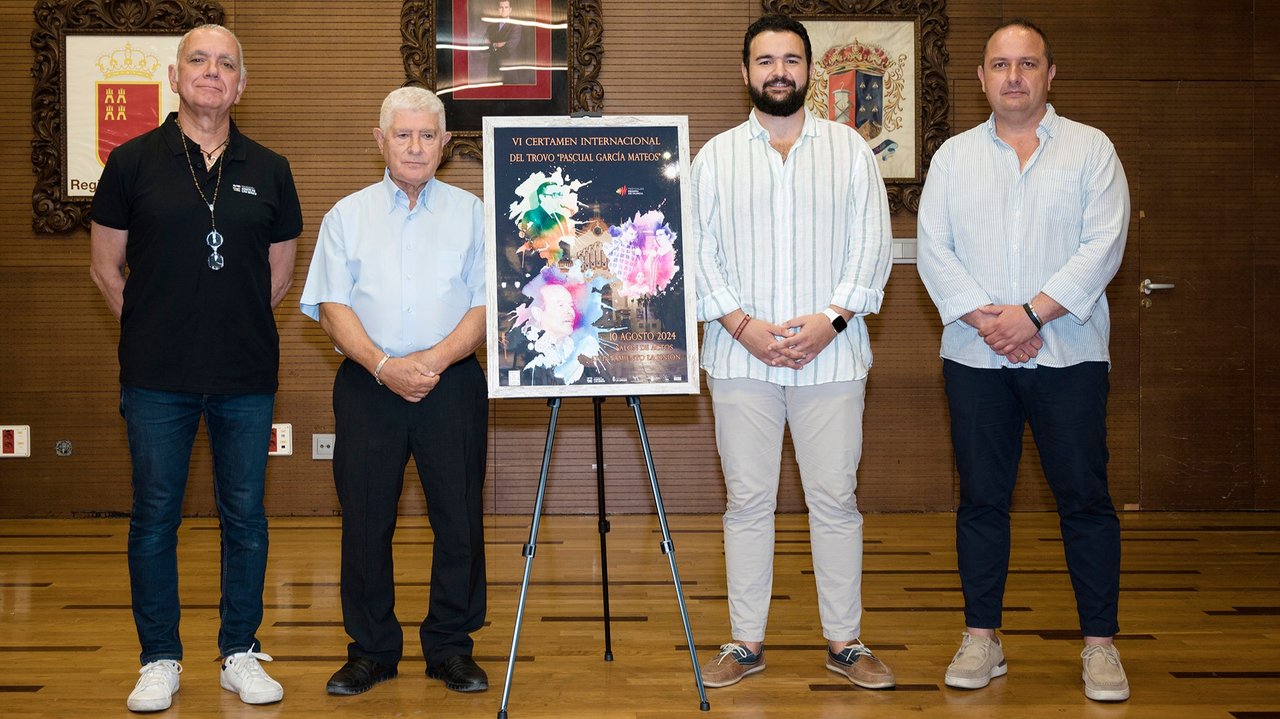 ‘El Baranda’, Iván ‘El de la Escucha’, ‘La Niña de la Magdalena’ y Pascual García Mateos son los protagonistas de esta obra fotográfica que representa el pasado, el presente y las nuevas generaciones del trovo