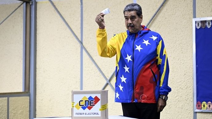 El candidato a la presidencia de Venezuela, Nicolás Maduro, durante la jornada electoral