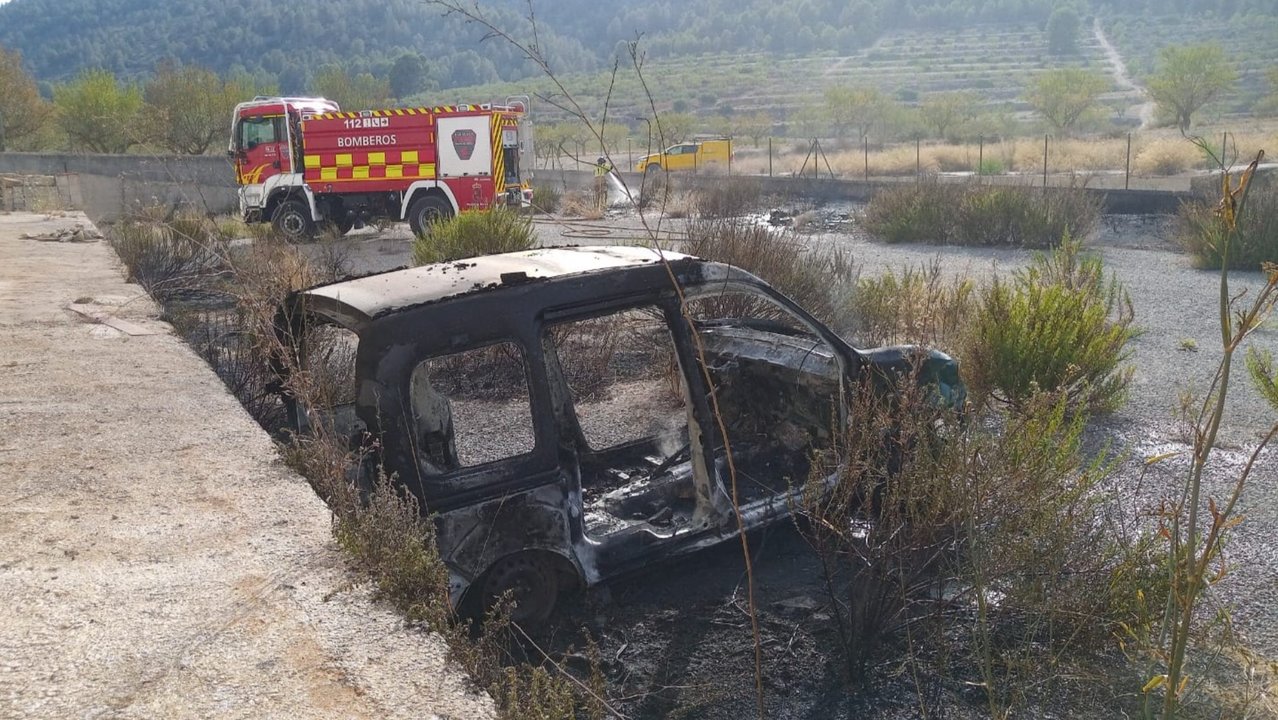 Incendio en el paraje bullense de Ucenda (foto: 112 de la Región de Murcia)