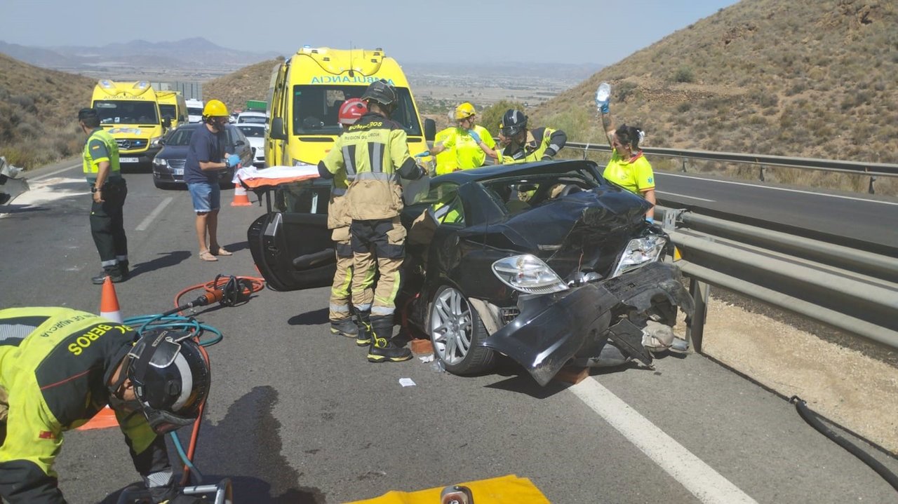 Siniestro vial ocurrido en el kilómetro 13 de la autovía RM-11 a la altura de Purias (foto: EP)