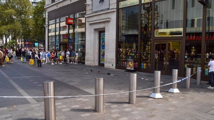 Cordón policial tras un apuñalamiento en Leicester Square, Londres (foto: EP)