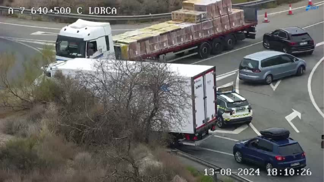 Desvío en la autovía A-7 hacia la N-340 | Imagen de las cámaras fijas de la DGT