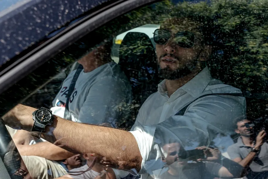 El jugador Rafa Mir abandona este lunes la ciudad deportiva del Valencia (foto: Agencias)