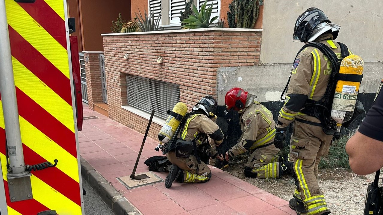 Los bomberos detienen una fuga de gas en Molina de Segura (foto: CEIS)