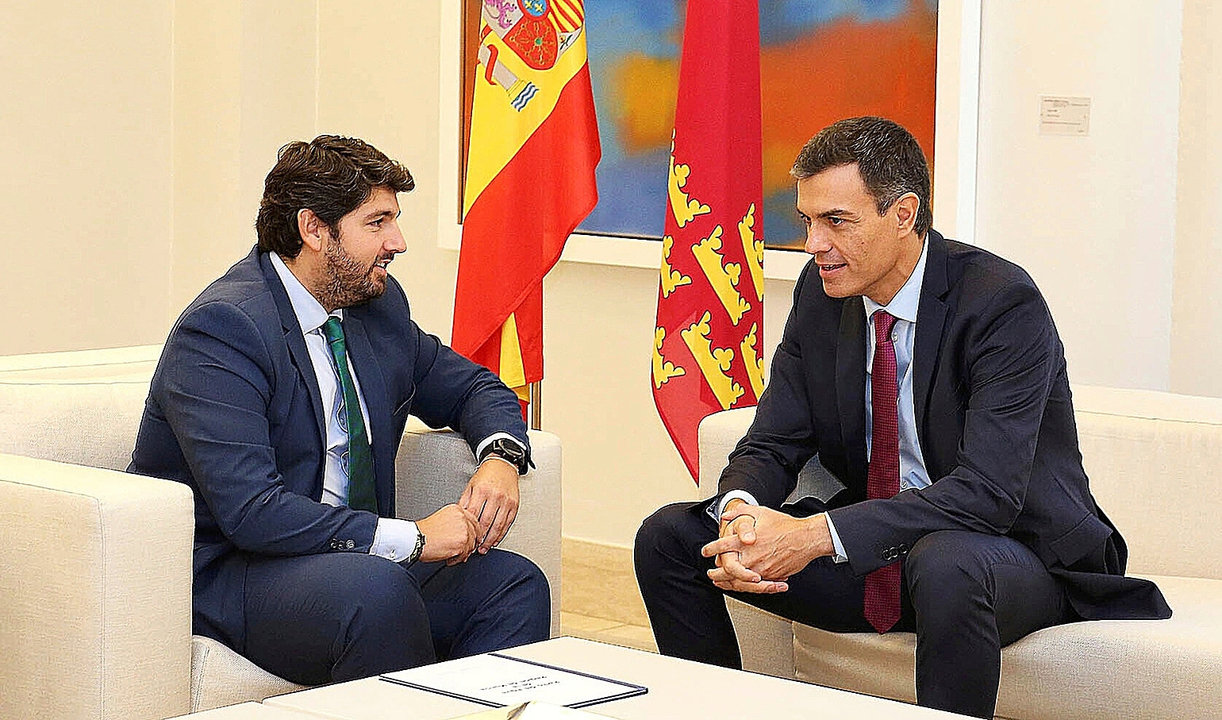 Pedro Sánchez recibe al presidente de la Región de Murcia (18/09/2018) 18/09/2018. El presidente del Gobierno, Pedro Sánchez, conversa con el presidente de la Región de Murcia, Fernando López Mirallas. a quien ha recibido en La Moncloa.