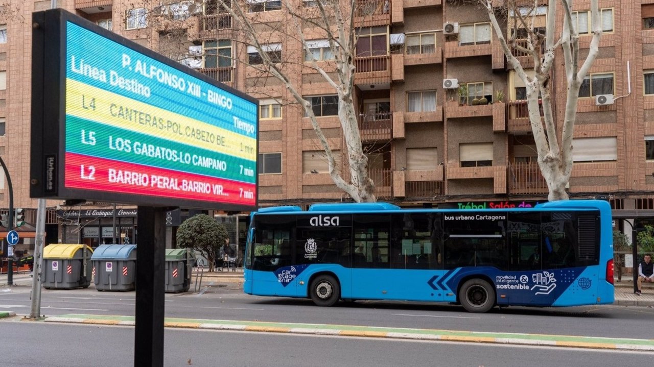 Autobús en Cartagena (foto: EP)