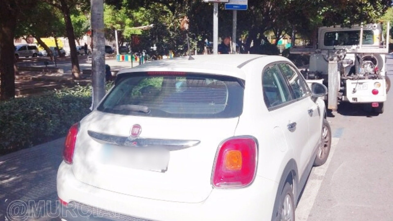 Imagen del vehículo estacionado - POLICÍA LOCAL DE MURCIA