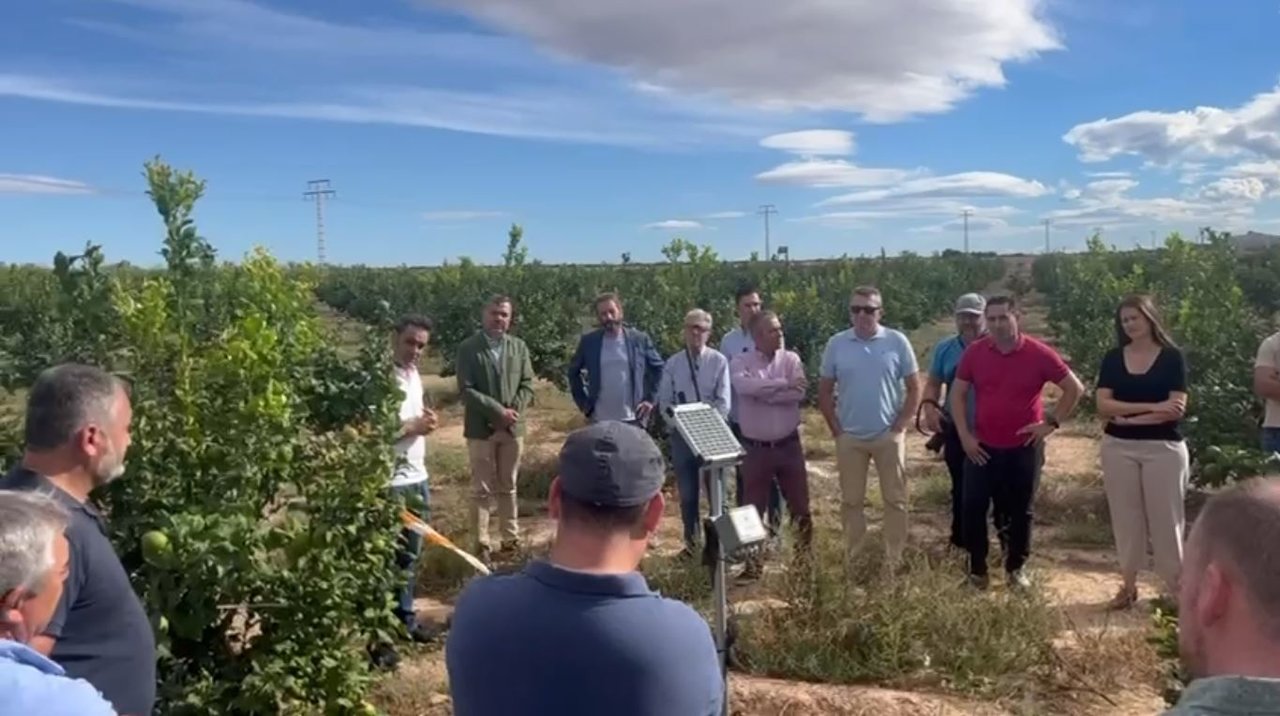 Parlamentarios regionales visitan la finca en Fuente Álamo | COAG