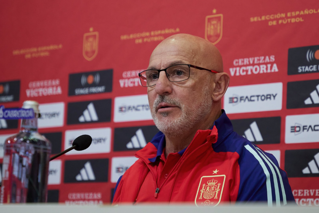 Luis de la Fuente, seleccionador español, en sala de prensa. (Foto: EP)