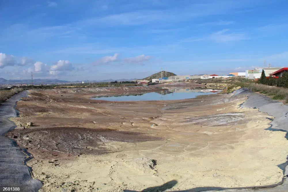 Una de las balsas de Zinsa en Cartagena (foto: EP)