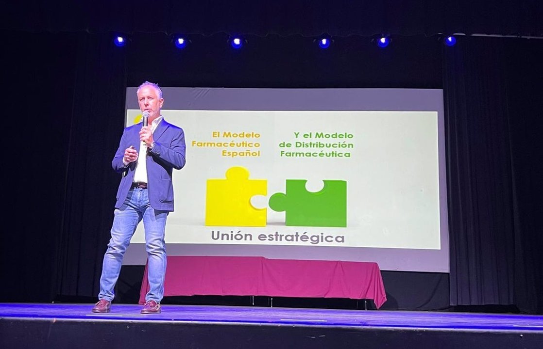 El consejero de Hefame y secretario de su Fundación, Carlos Fernández, participa como ponente en el XX Congreso de Estudiantes de Farmacia de Alicante (foto: EP)