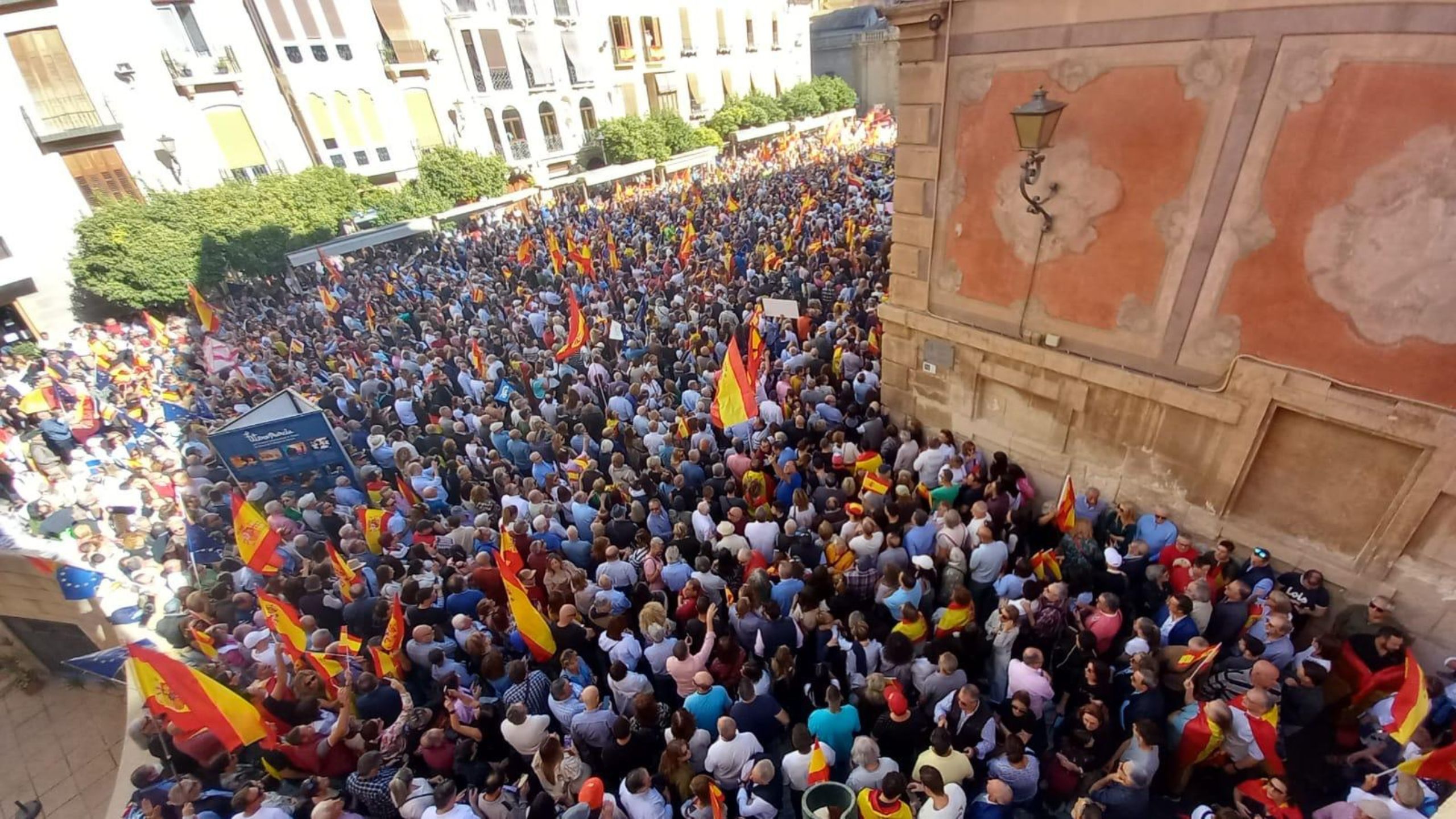 Miles De Personas Se Manifiestan En Murcia Contra La Amnistía Y Los Pactos De Pedro Sánchez 7785